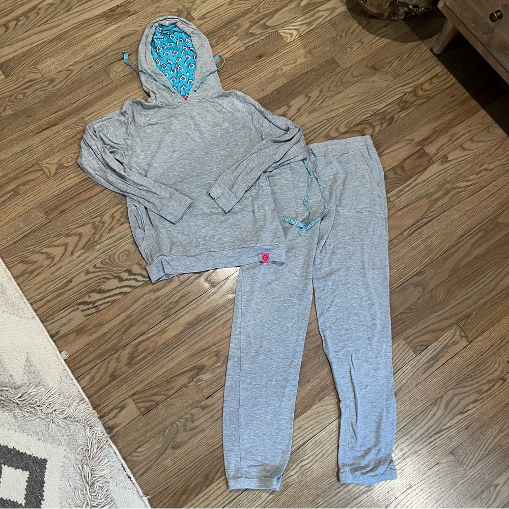 Vera Bradley Gray Pajama Set Cozy Hooded Top and Full-Length Pants - Picture 1 of 8